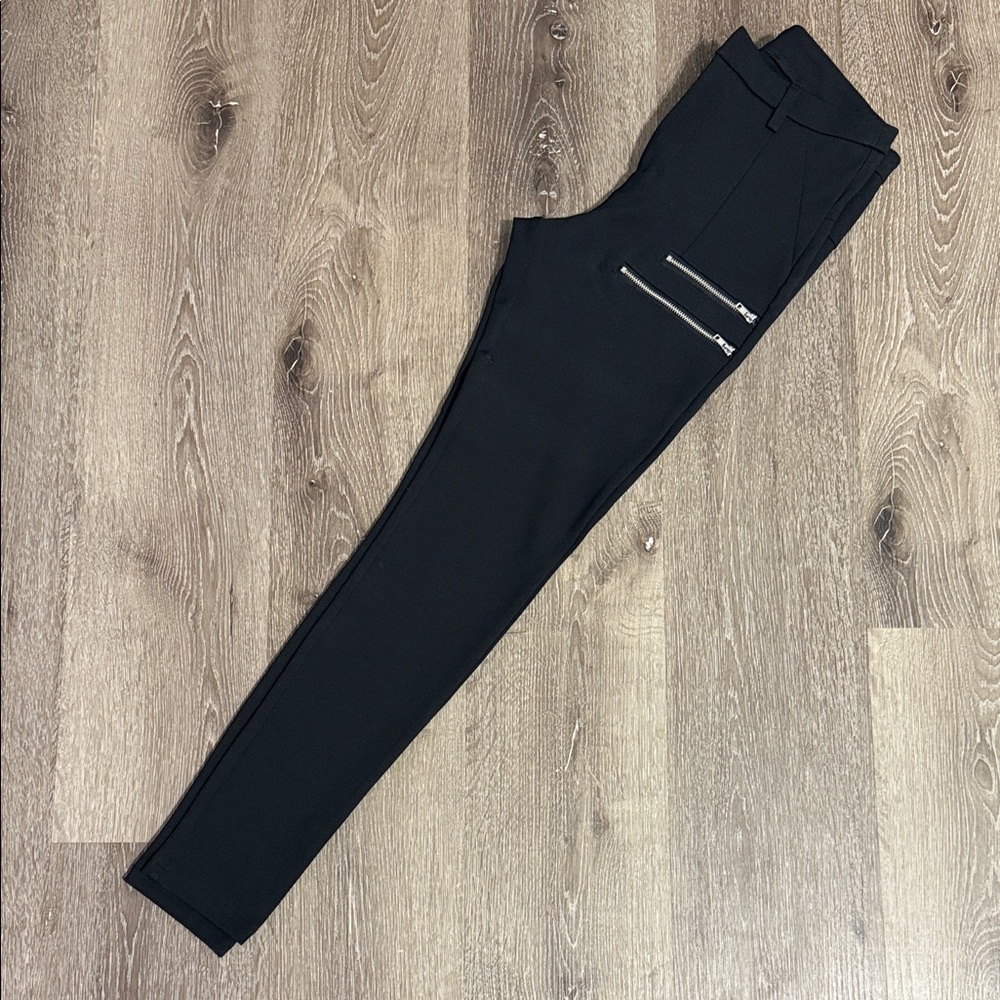 NWOT Romeo & Juliet Couture Black Skinny Pants